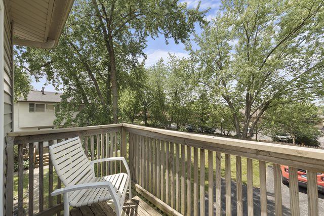 Photo 1 of 12 — 811 GAEL Drive D, Joliet, IL 60435