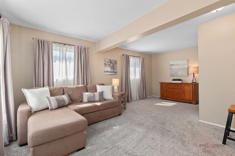 Tiny photo for 720 S Butterfield Road, Libertyville, IL 60048 (MLS # 12717588)