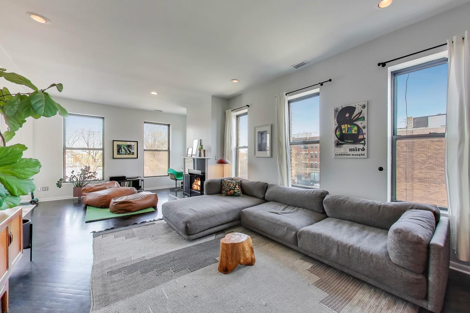 1329 W CHICAGO Avenue 3