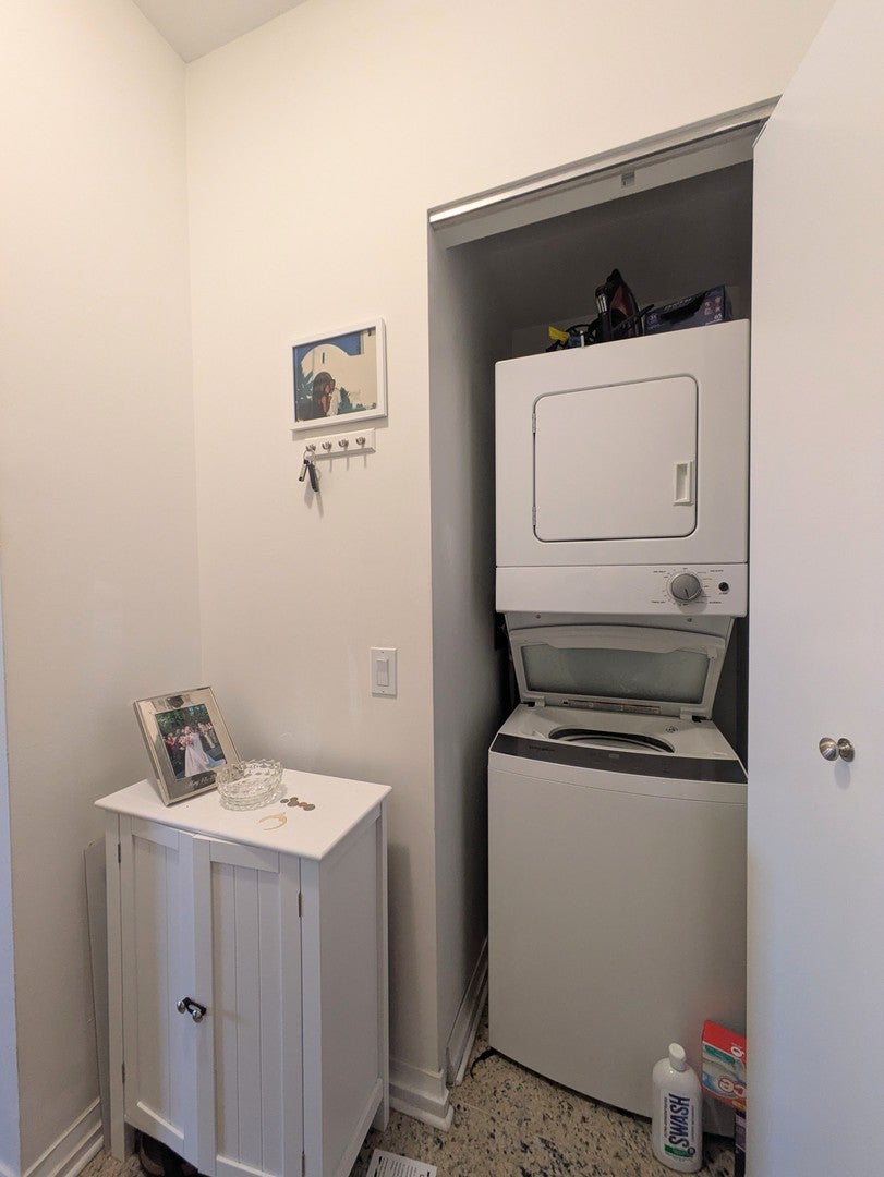 33 W Ontario Street 35F