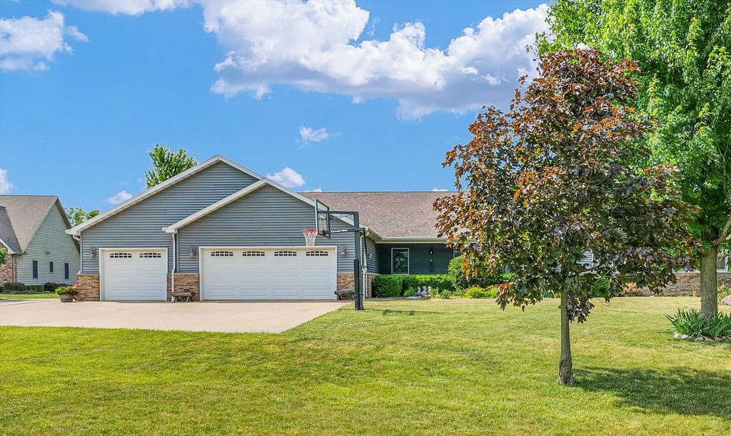 Photo for 1125 Park Drive, Paxton, IL 60957 (MLS # 12406189)