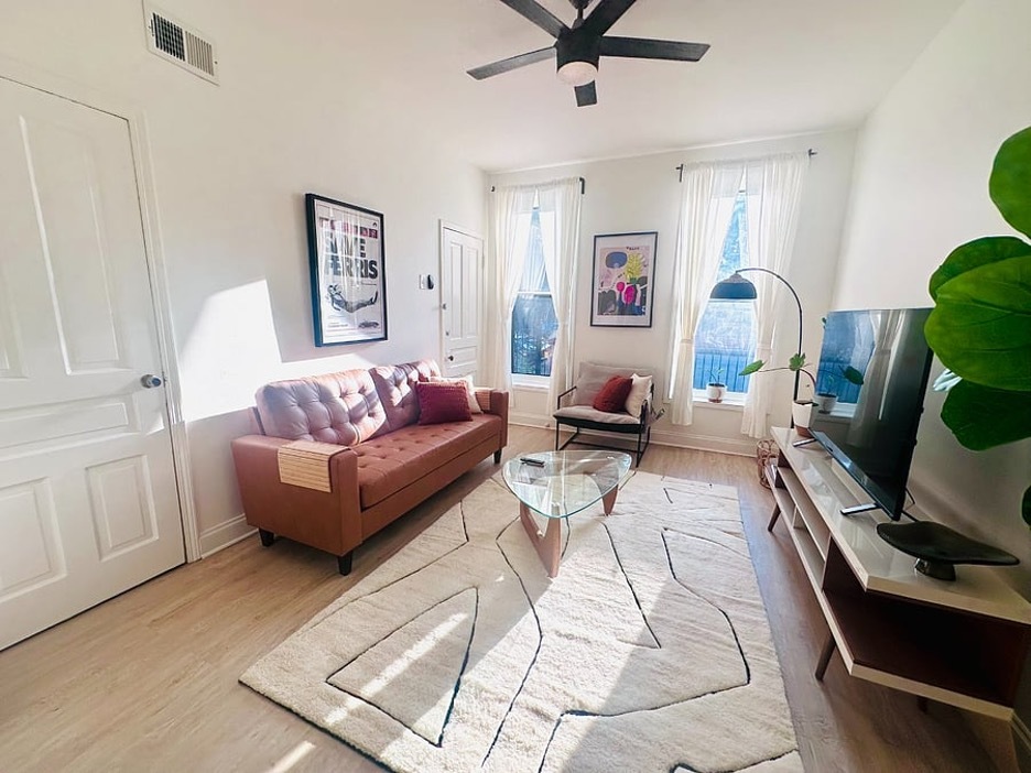 2014 N Oakley Avenue 1