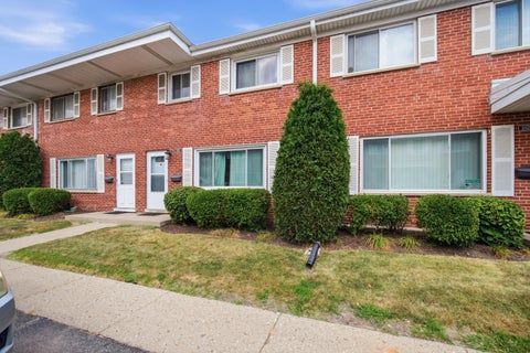 Photo of 1150 N Boxwood Drive #A, Mount Prospect, IL 60056 (MLS # 12723676)