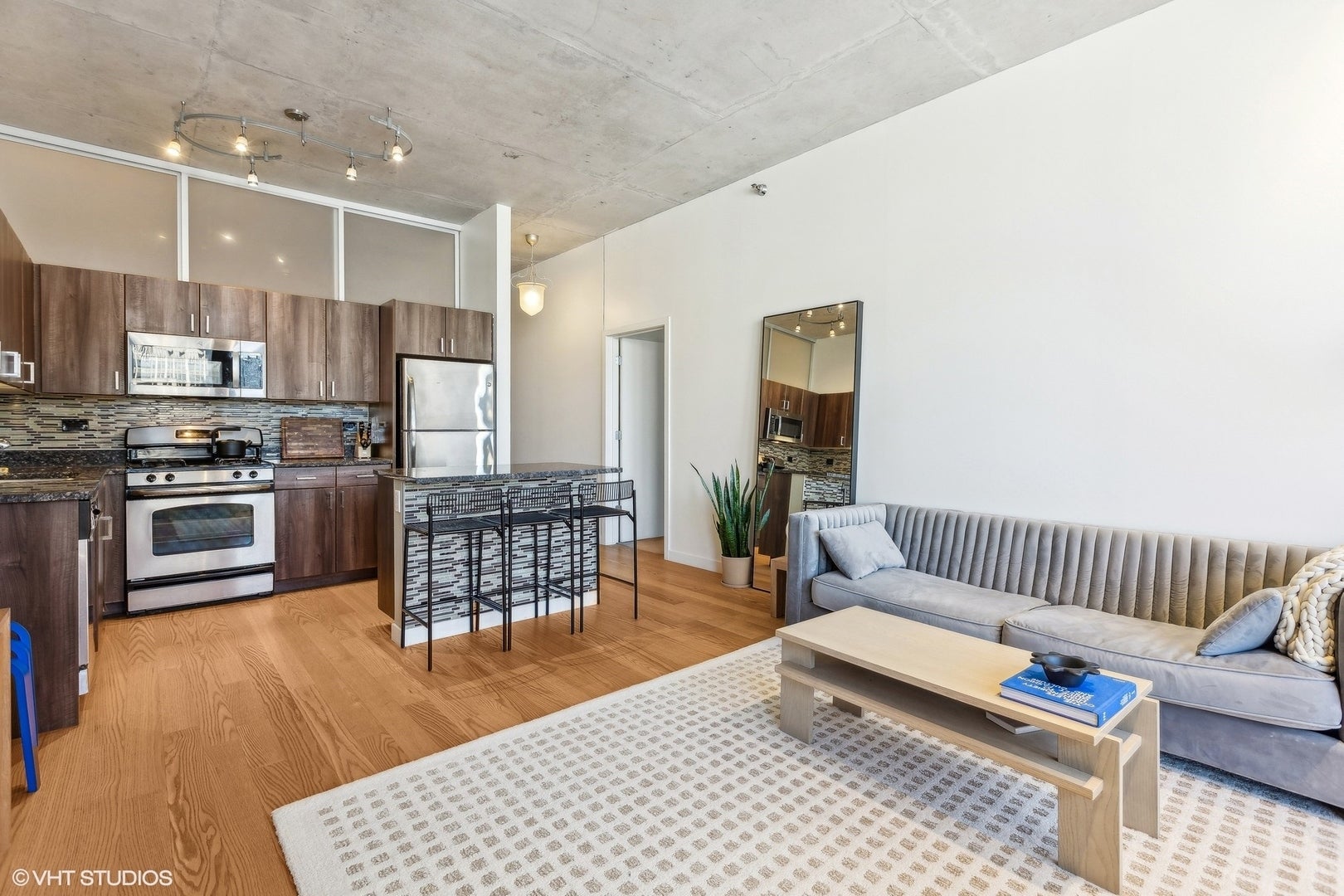 235 W VAN BUREN Street 4219