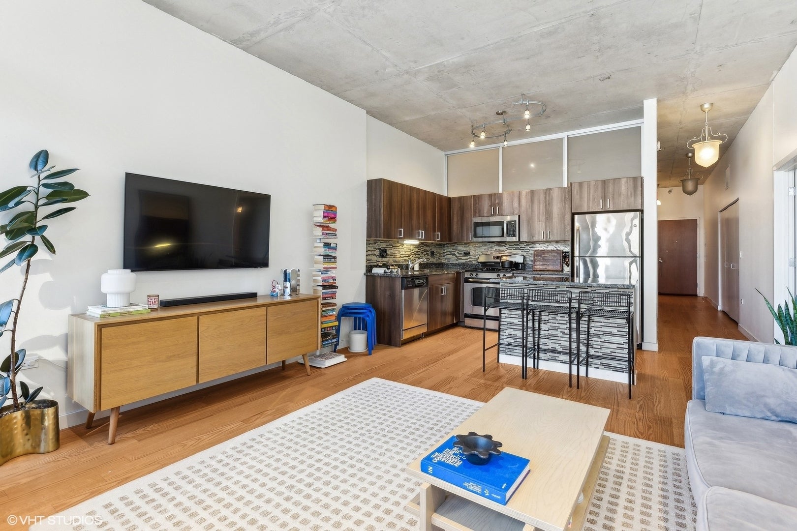 235 W VAN BUREN Street 4219