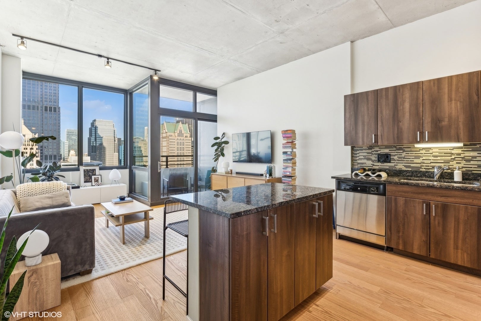 235 W VAN BUREN Street 4219