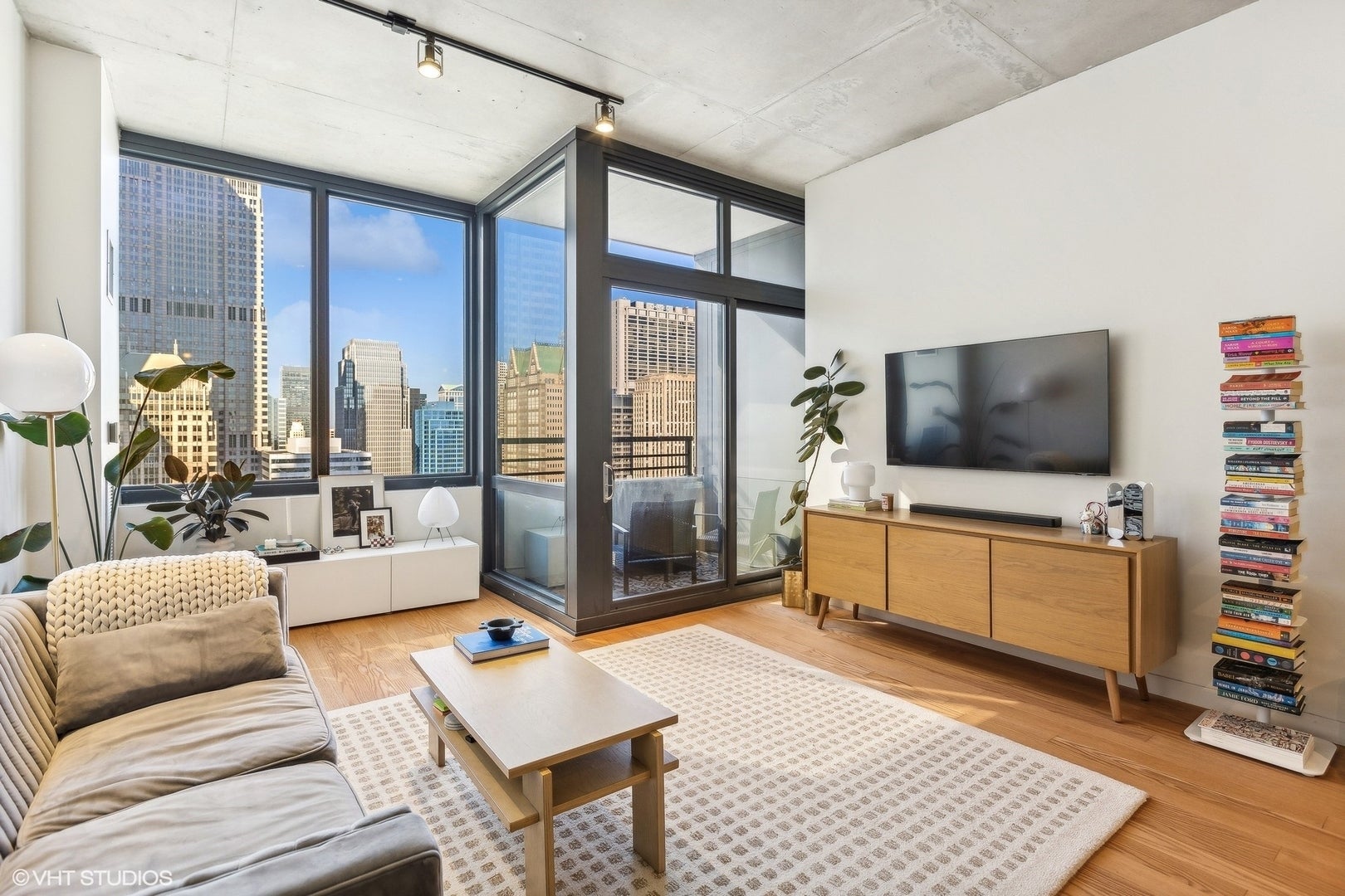 235 W VAN BUREN Street 4219