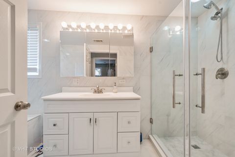 Tiny photo for 2614 W Morse Avenue, Chicago, IL 60645 (MLS # 12357182)