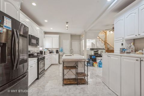 Tiny photo for 2614 W Morse Avenue, Chicago, IL 60645 (MLS # 12357182)