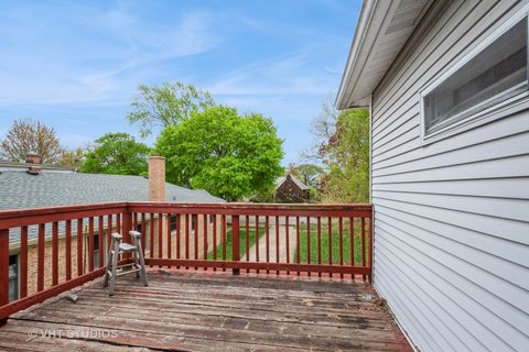 Tiny photo for 2614 W Morse Avenue, Chicago, IL 60645 (MLS # 12357182)