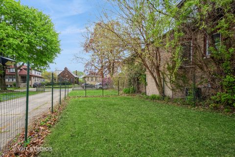 Tiny photo for 2614 W Morse Avenue, Chicago, IL 60645 (MLS # 12357182)
