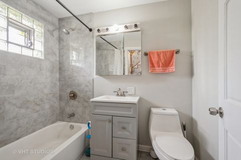 Tiny photo for 2614 W Morse Avenue, Chicago, IL 60645 (MLS # 12357182)