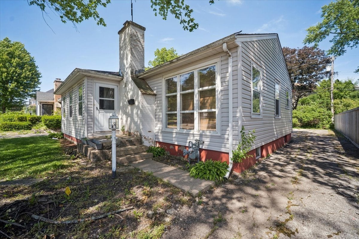 735 Prairie Avenue