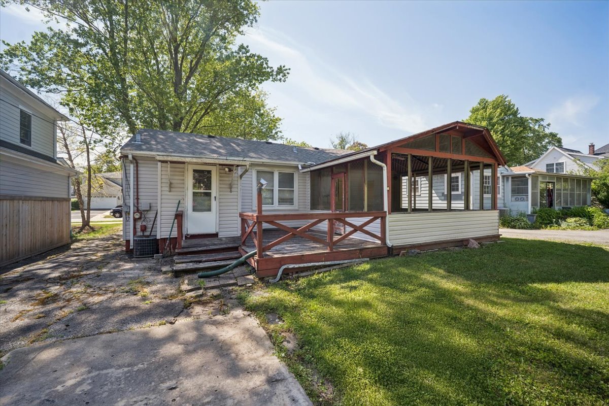 735 Prairie Avenue