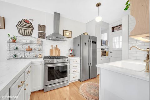 Tiny photo for 845 Pleasant Street #2E, Oak Park, IL 60302 (MLS # 12526853)