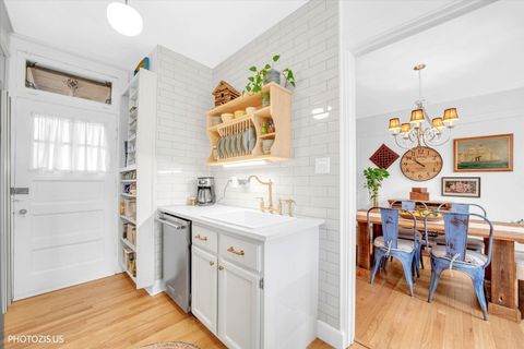 Tiny photo for 845 Pleasant Street #2E, Oak Park, IL 60302 (MLS # 12526853)