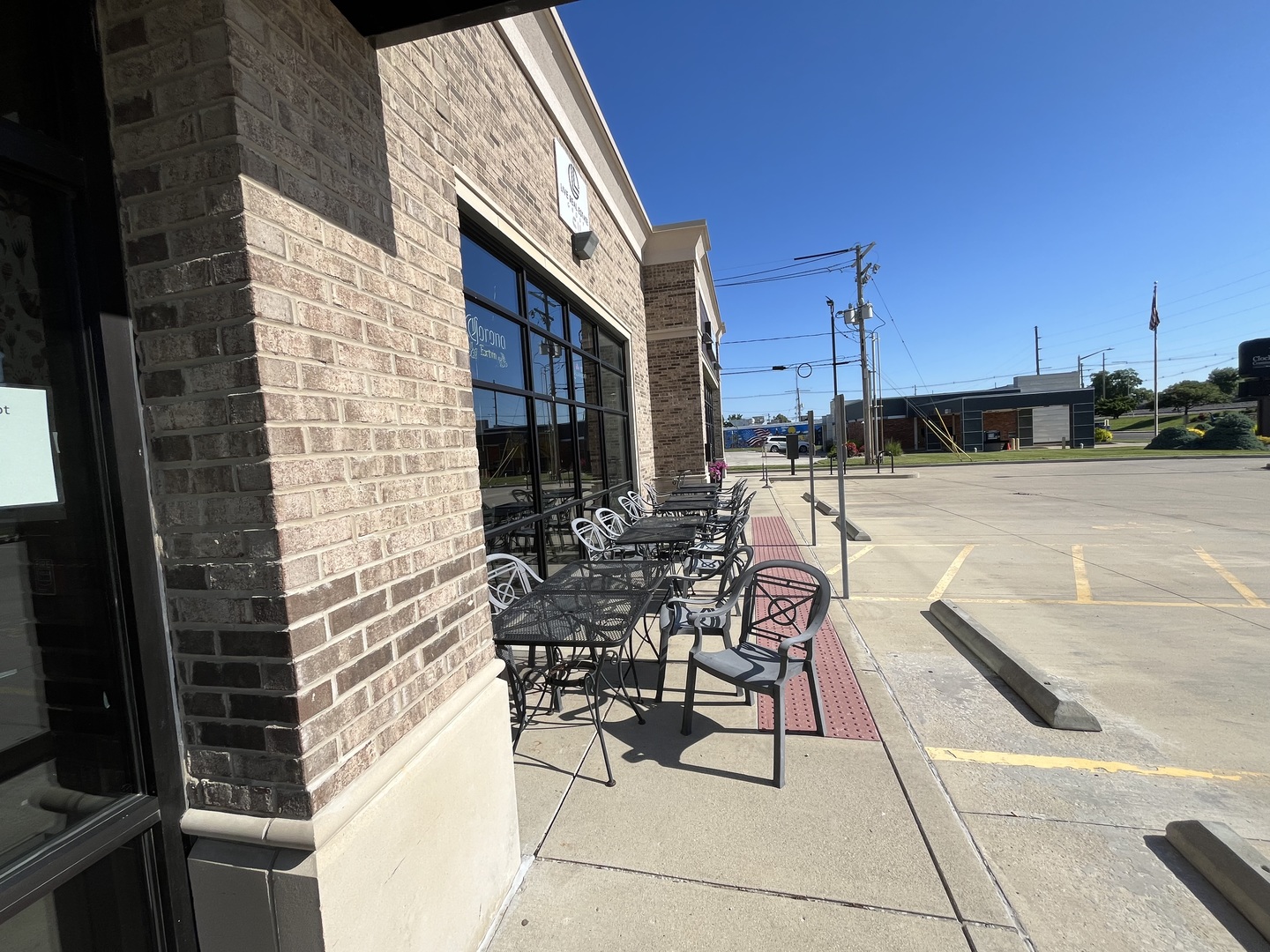 1005 S Neil Street 3