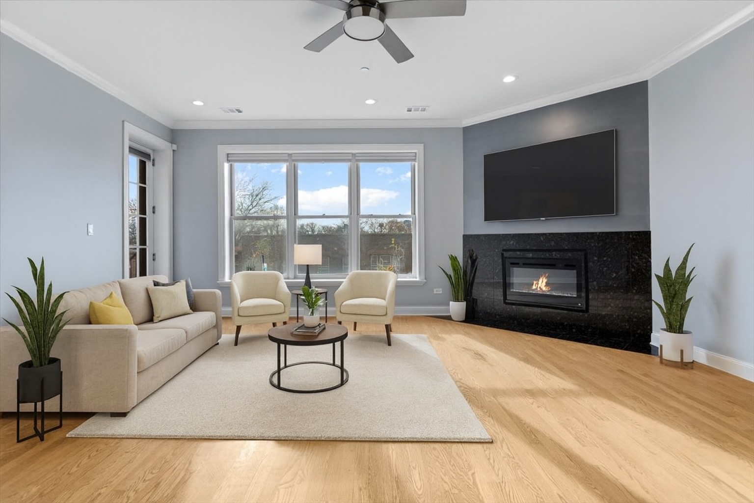 2811 N Bell Avenue 202