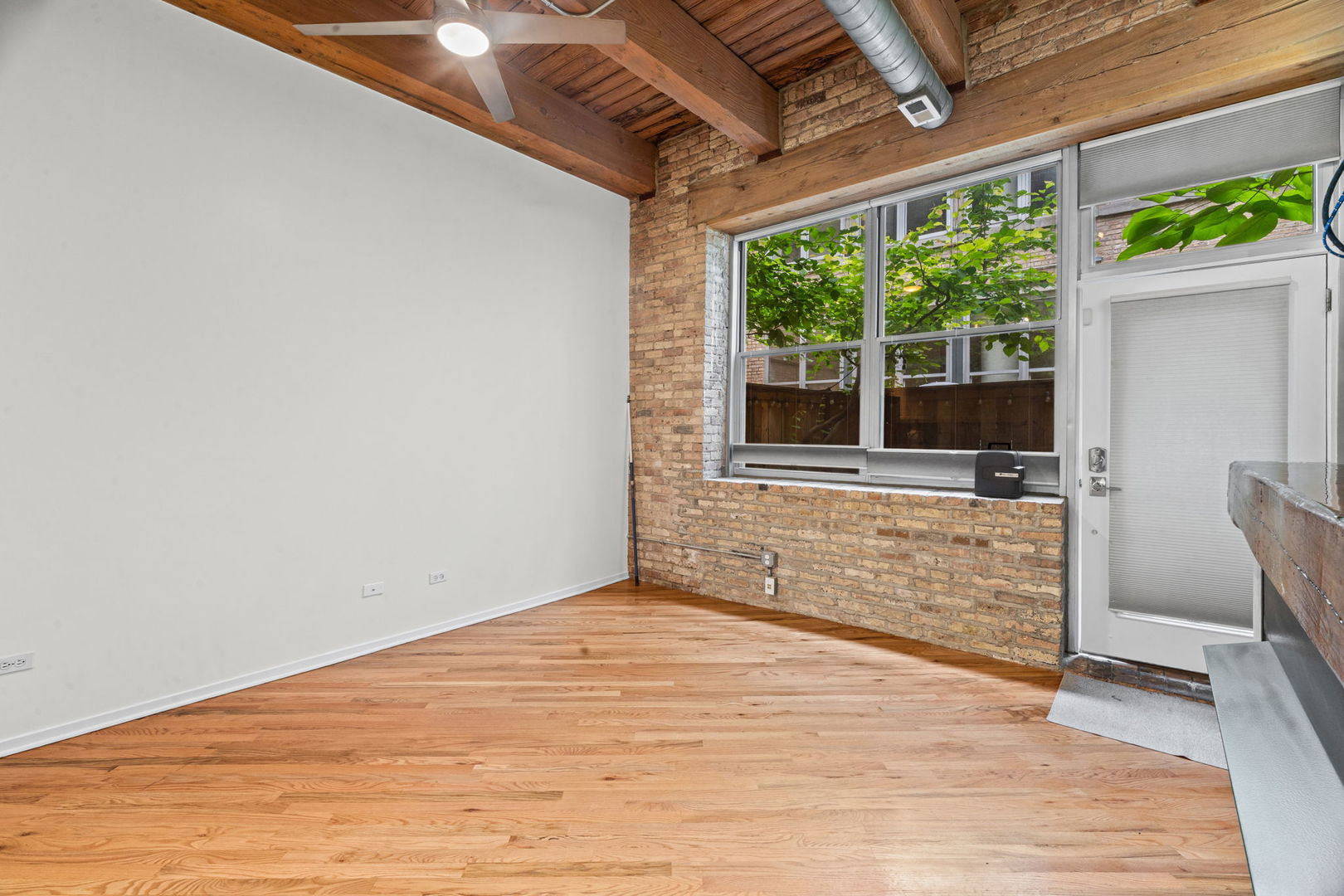 1801 W Larchmont Avenue 103