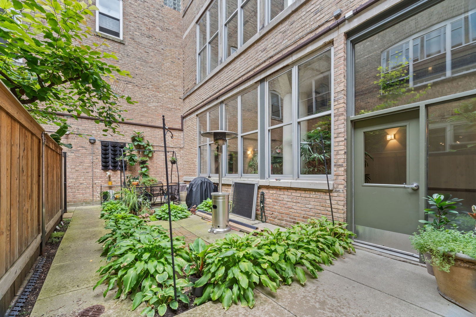 1801 W Larchmont Avenue 103