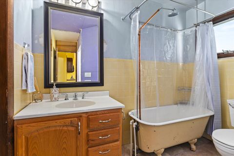 Tiny photo for 954 N 2401st Road, Ottawa, IL 61350 (MLS # 12471000)