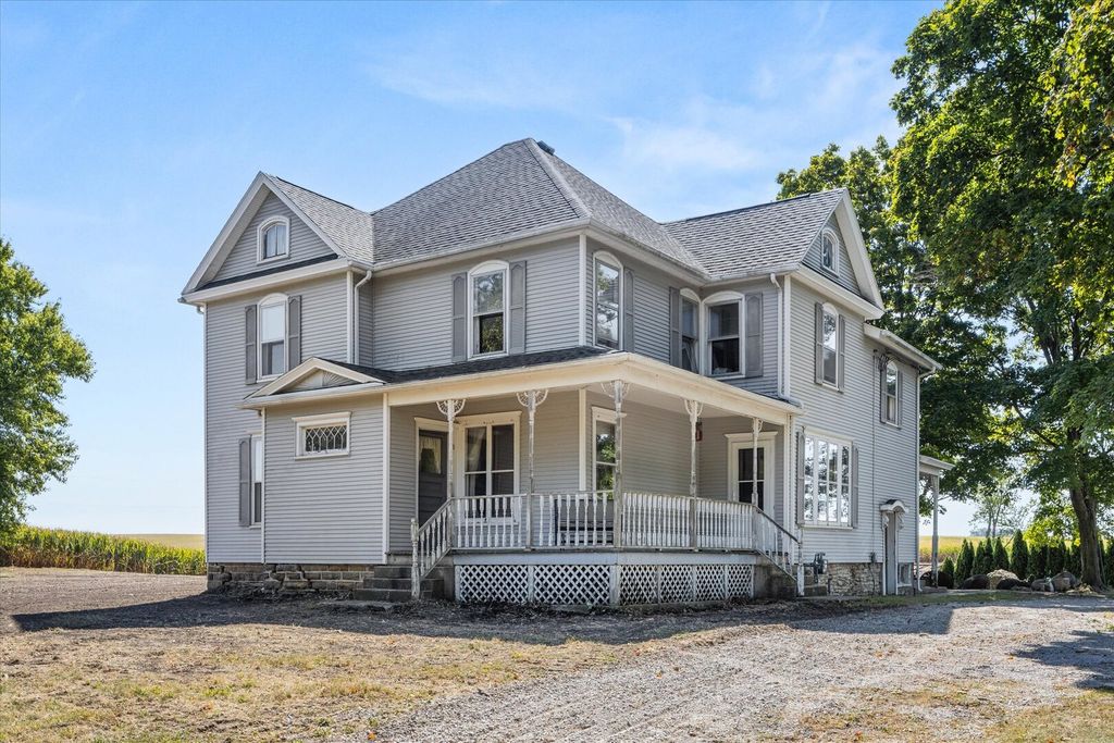 Photo for 954 N 2401st Road, Ottawa, IL 61350 (MLS # 12471000)