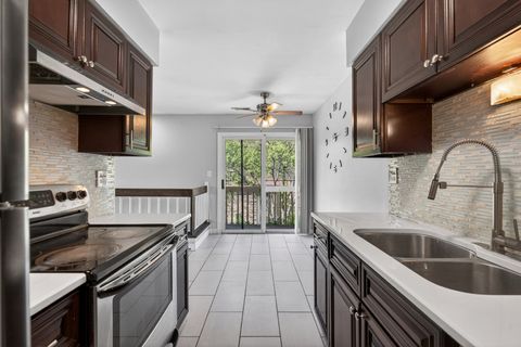 Tiny photo for 829 Dighton Lane #21E, Schaumburg, IL 60173 (MLS # 12611394)