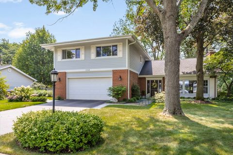 1943 Sunnyside Circle Northbrook IL 60062
