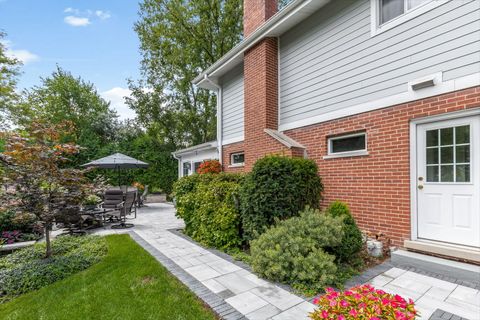 Tiny photo for 1943 Sunnyside Circle, Northbrook, IL 60062 (MLS # 12427225)