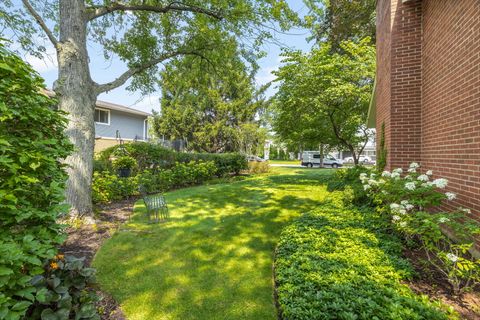 Tiny photo for 1943 Sunnyside Circle, Northbrook, IL 60062 (MLS # 12427225)