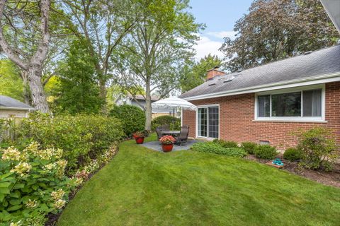 Tiny photo for 1943 Sunnyside Circle, Northbrook, IL 60062 (MLS # 12427225)