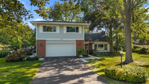 1943 Sunnyside Circle Northbrook IL 60062