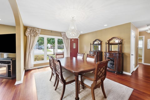 Tiny photo for 382 Maple Lane, Elk Grove Village, IL 60007 (MLS # 12768946)