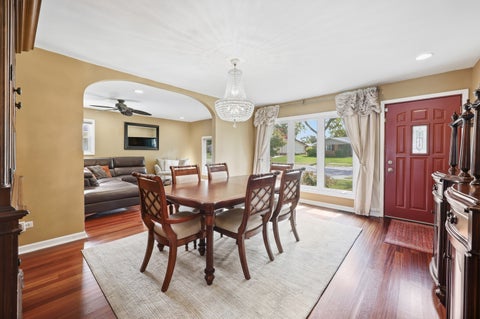 Tiny photo for 382 Maple Lane, Elk Grove Village, IL 60007 (MLS # 12768946)