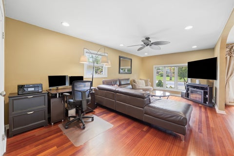 Tiny photo for 382 Maple Lane, Elk Grove Village, IL 60007 (MLS # 12768946)