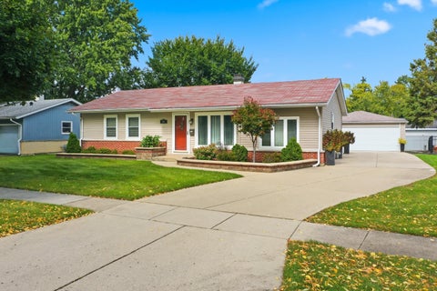 Tiny photo for 382 Maple Lane, Elk Grove Village, IL 60007 (MLS # 12768946)