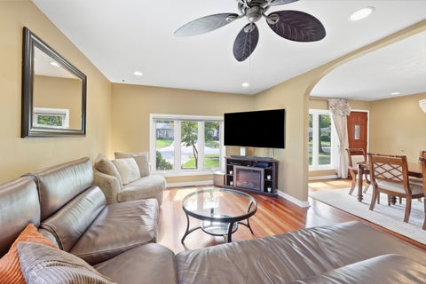 Tiny photo for 382 Maple Lane, Elk Grove Village, IL 60007 (MLS # 12768946)