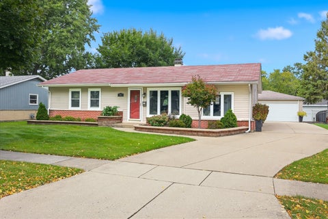 Photo of 382 Maple Lane, Elk Grove Village, IL 60007 (MLS # 12768946)