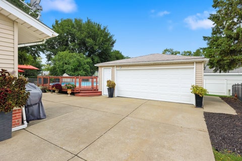 Tiny photo for 382 Maple Lane, Elk Grove Village, IL 60007 (MLS # 12768946)