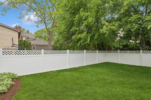 Tiny photo for 505 Lange Court, Libertyville, IL 60048 (MLS # 12467017)