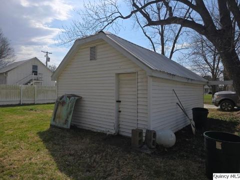Tiny photo for 105 S Clermont St, Bowen, IL 62316 (MLS # 12604713)