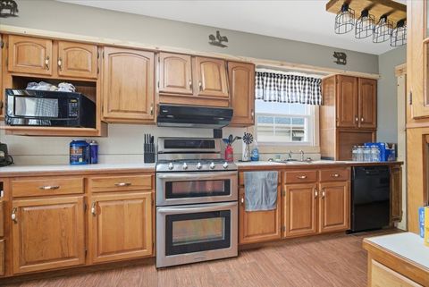 Tiny photo for 709 E Meade Street, Pontiac, IL 61764 (MLS # 12565934)