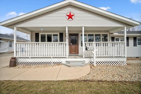 Tiny photo for 709 E Meade Street, Pontiac, IL 61764 (MLS # 12565934)