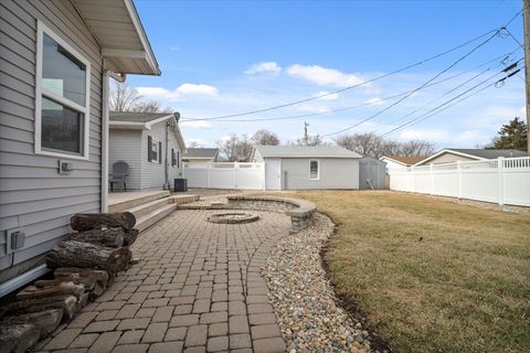 Tiny photo for 709 E Meade Street, Pontiac, IL 61764 (MLS # 12565934)
