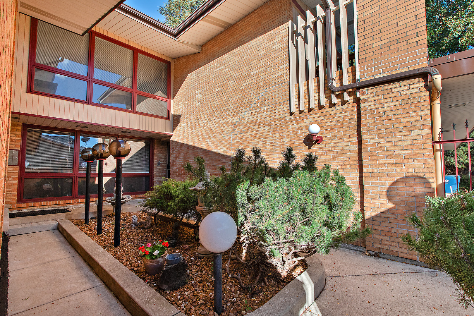 9317 S Kolmar Avenue