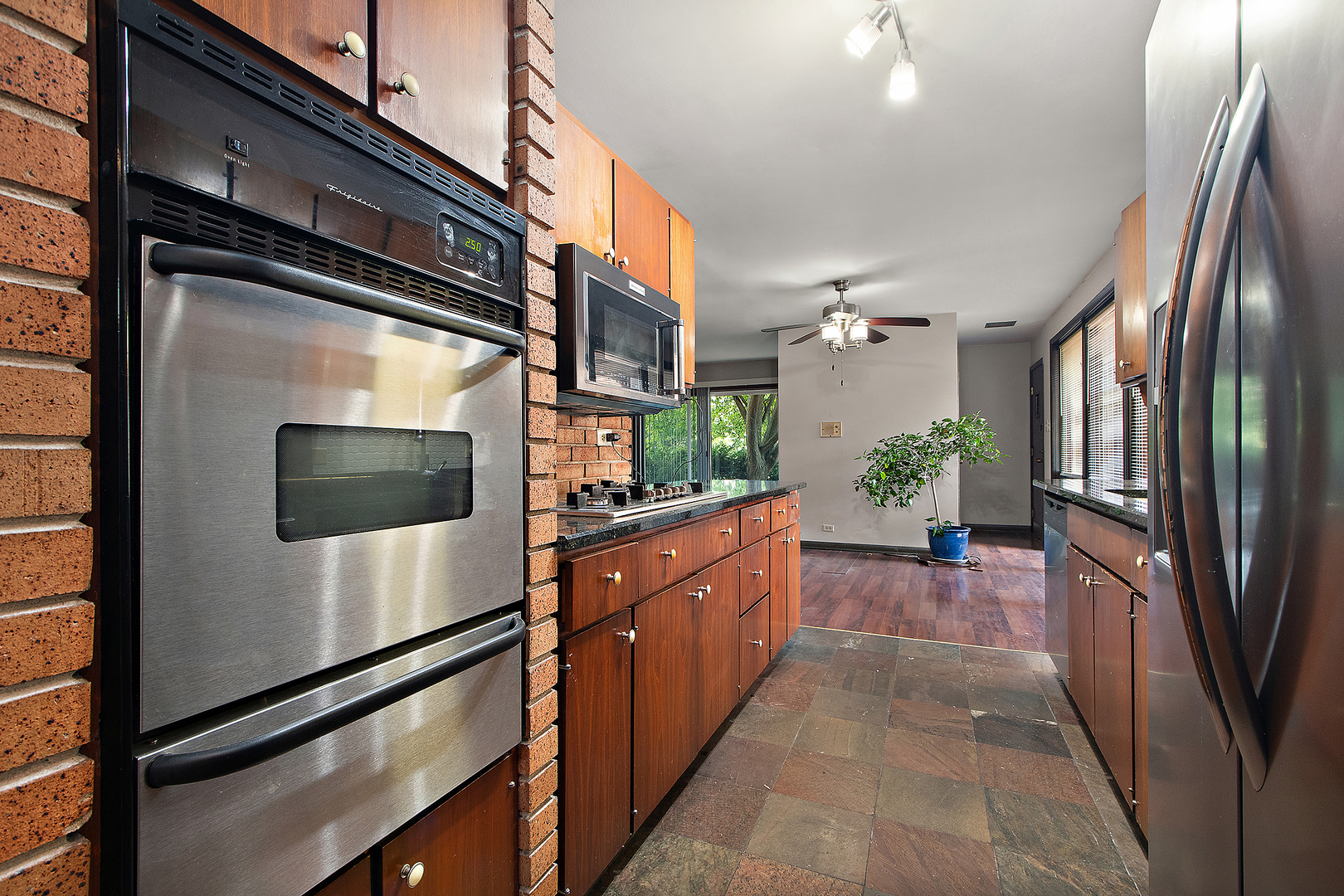 9317 S Kolmar Avenue