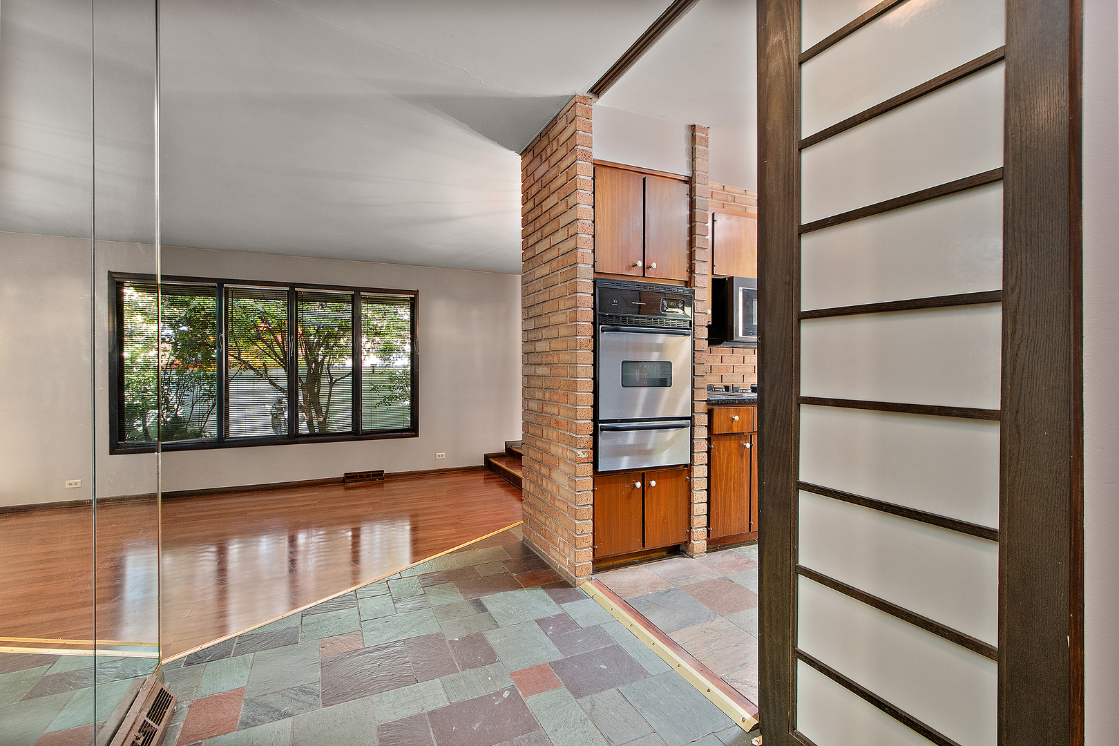 9317 S Kolmar Avenue