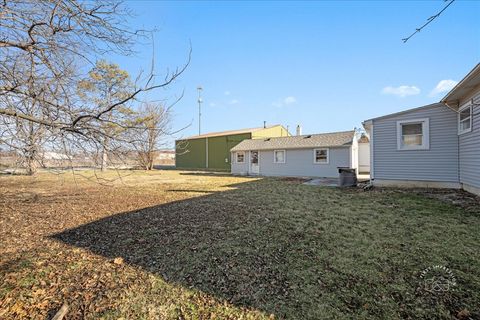 Tiny photo for 909 E Railroad Street, Sandwich, IL 60548 (MLS # 12546572)