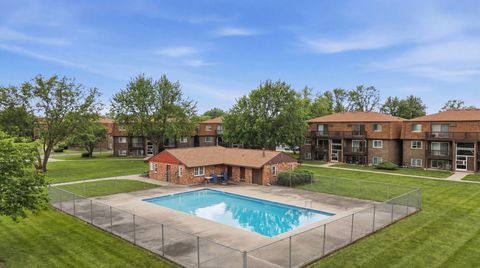 Tiny photo for 106 Boardwalk Street #1E, Elk Grove Village, IL 60007 (MLS # 12568869)