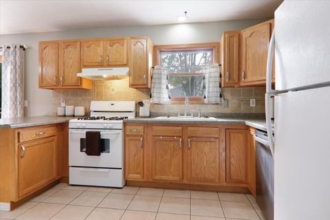 Tiny photo for 8 Haney Court, Bloomington, IL 61701 (MLS # 12490370)